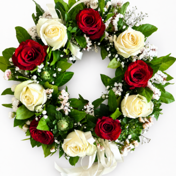 Round Rose Wreath with roses, gyp, statice and ruskus
